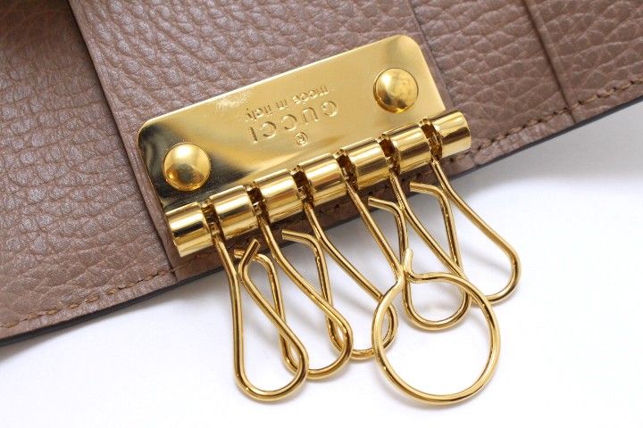 gucci beige / pink key case condition details