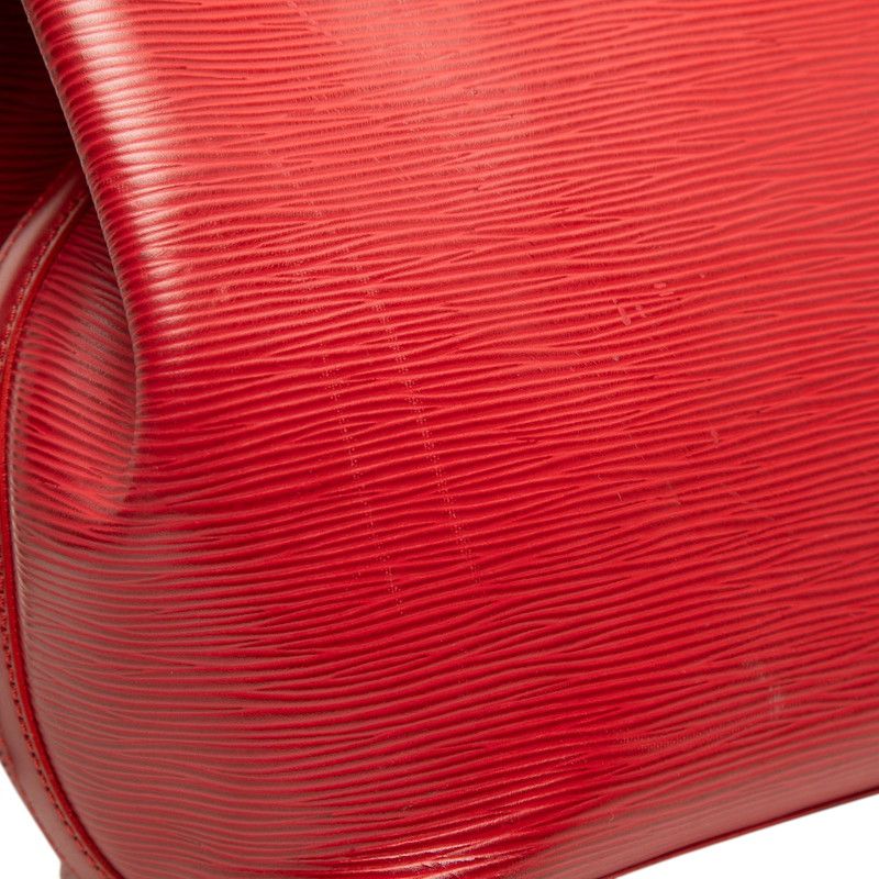 louis vuitton m5889e shoulder bag interior details