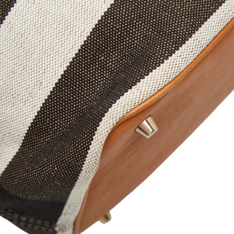 burberry beige handbag functional details