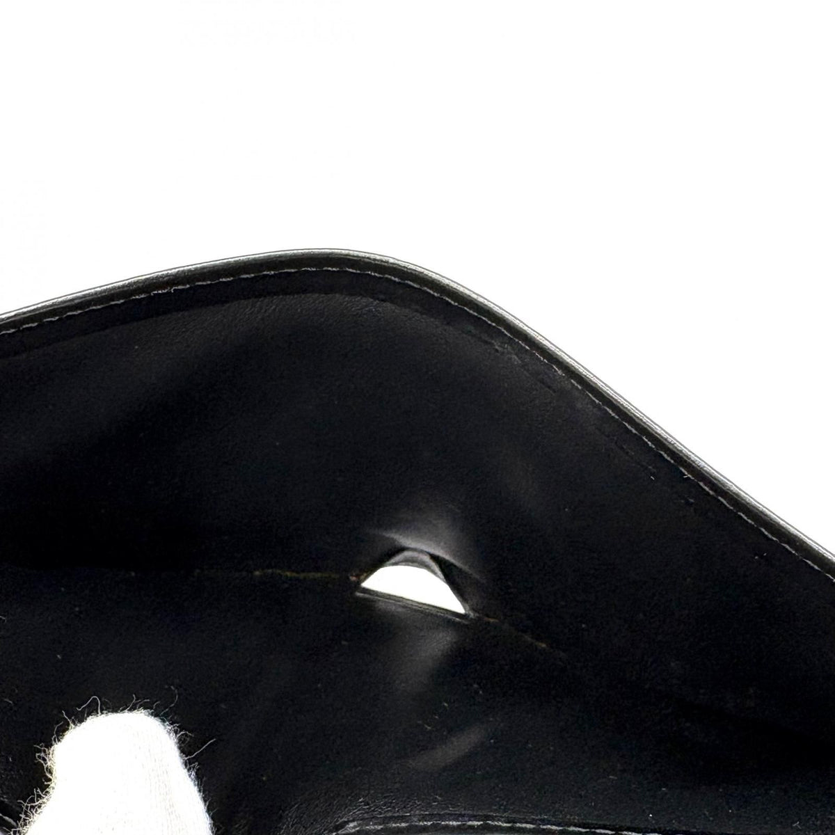 cartier wallet accessories included