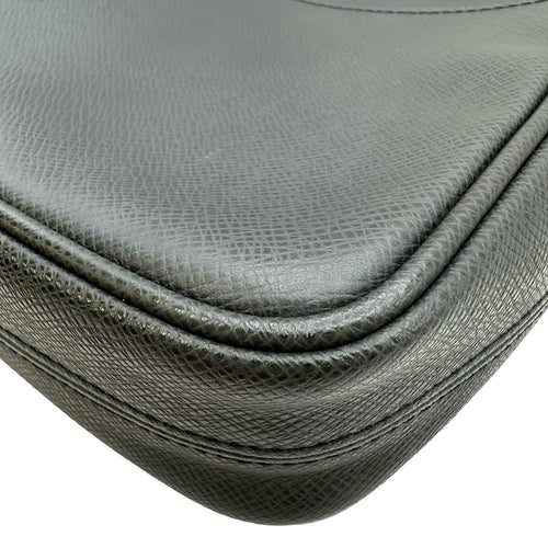louis vuitton m32462 shoulder bag interior details