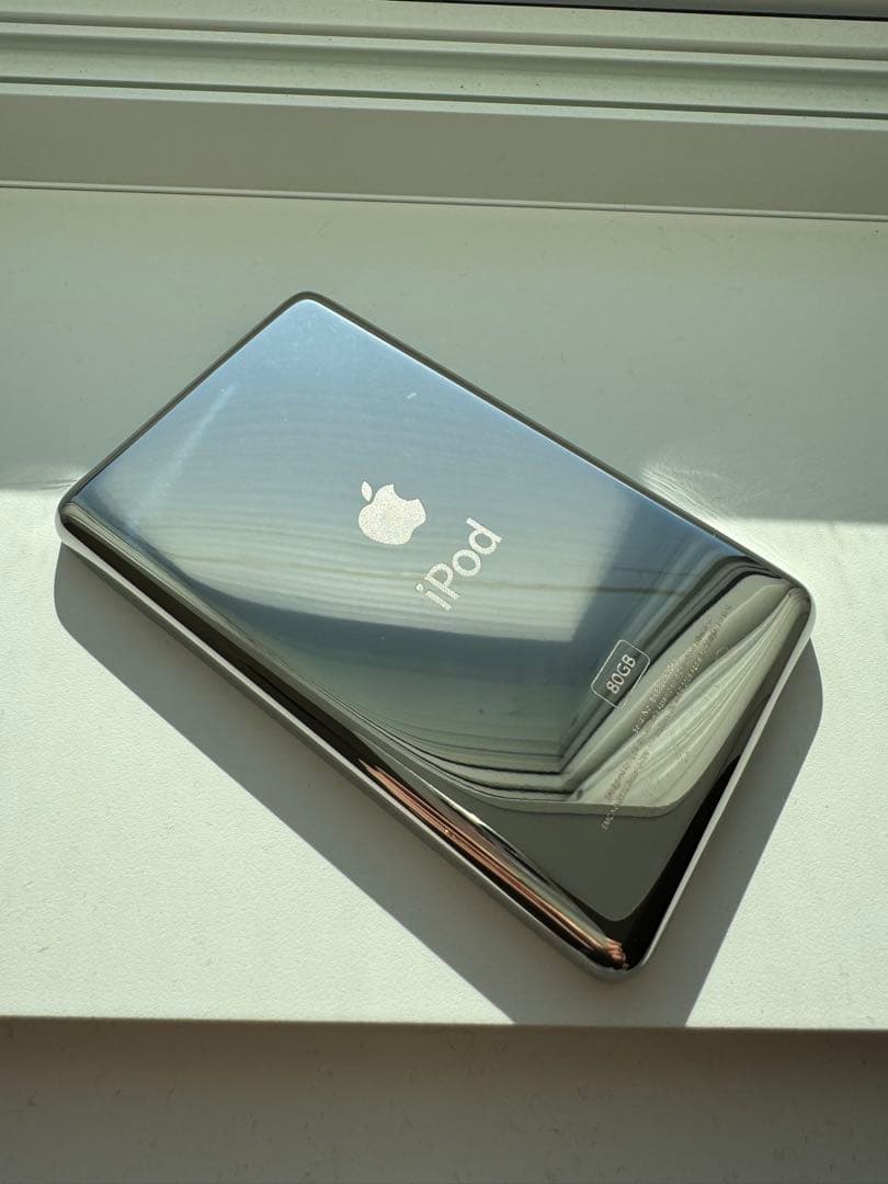 apple a1238 digital audio player side view