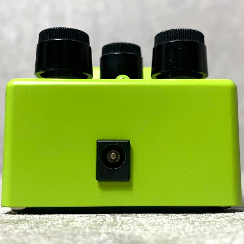 red guitar effector accessories included