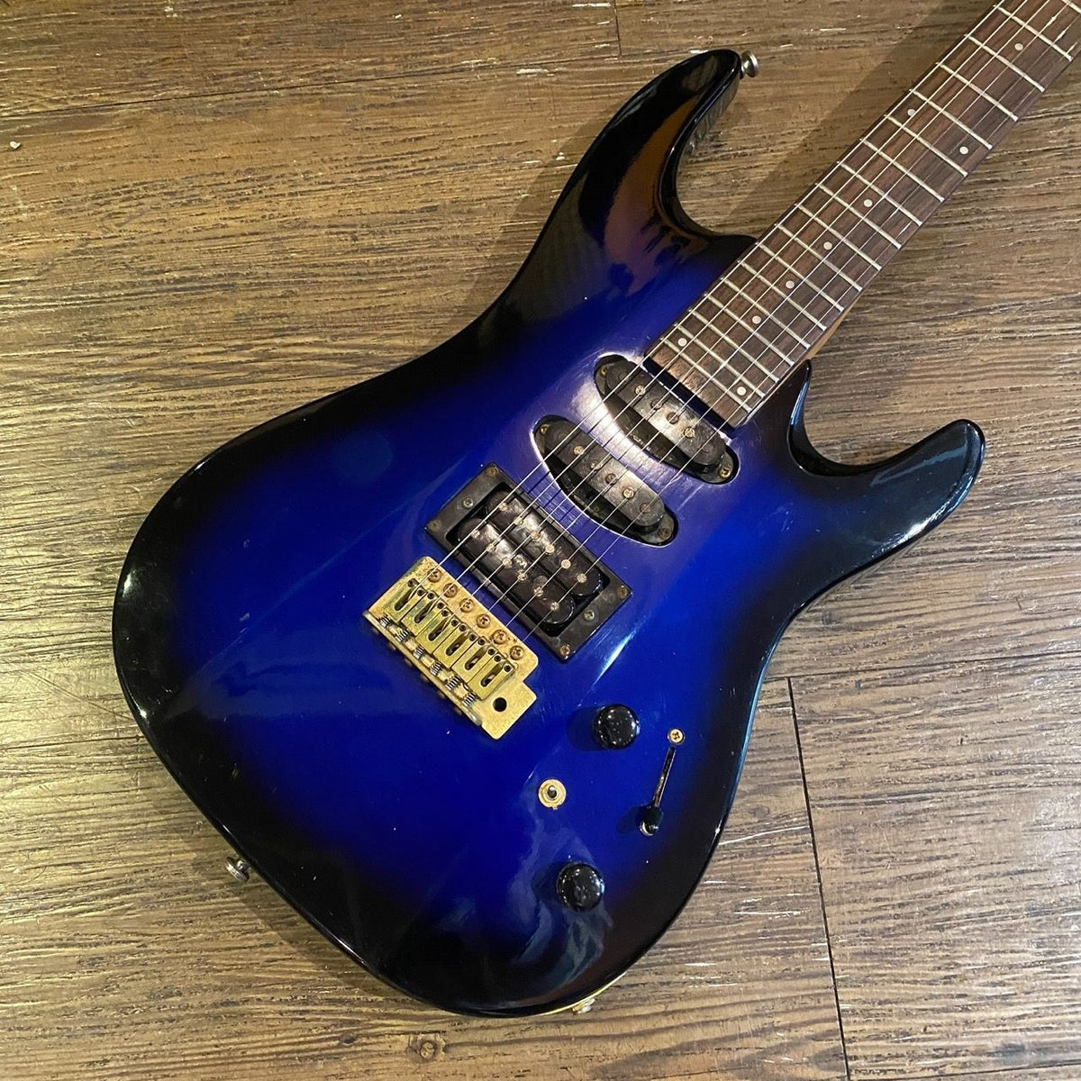 aria electric guitar side view