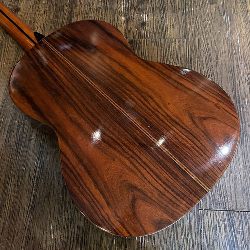 acoustic guitar functional details