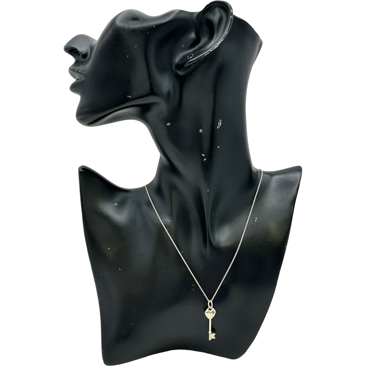 necklace functional details
