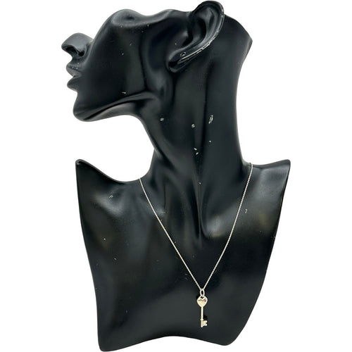 necklace functional details