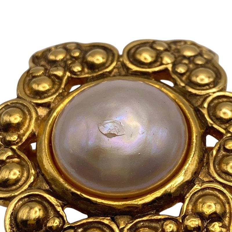 chanel brooch side view