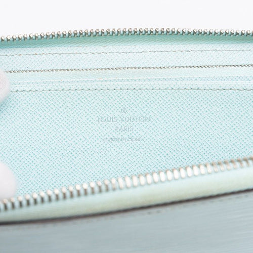 louis vuitton m82355 wallet interior details