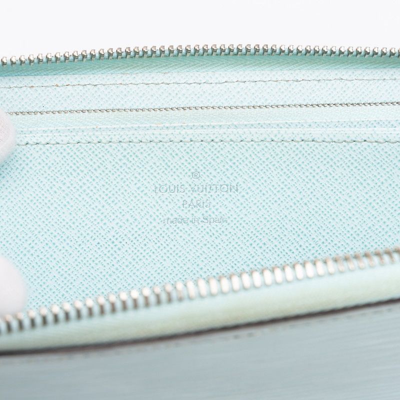 louis vuitton m82355 wallet interior details