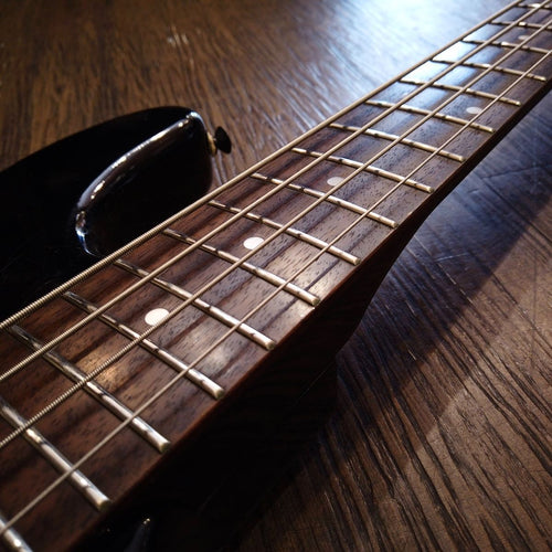 aria jpj-400 bass guitar side view