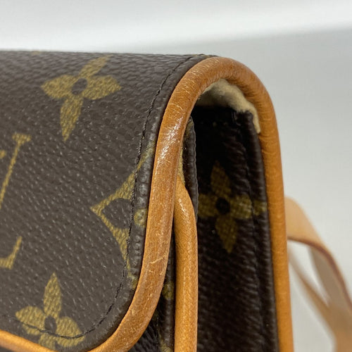 louis vuitton m51855 shoulder bag interior details