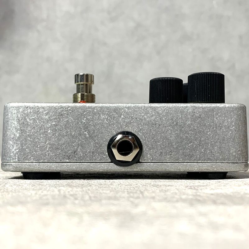 grey guitar effector rear view