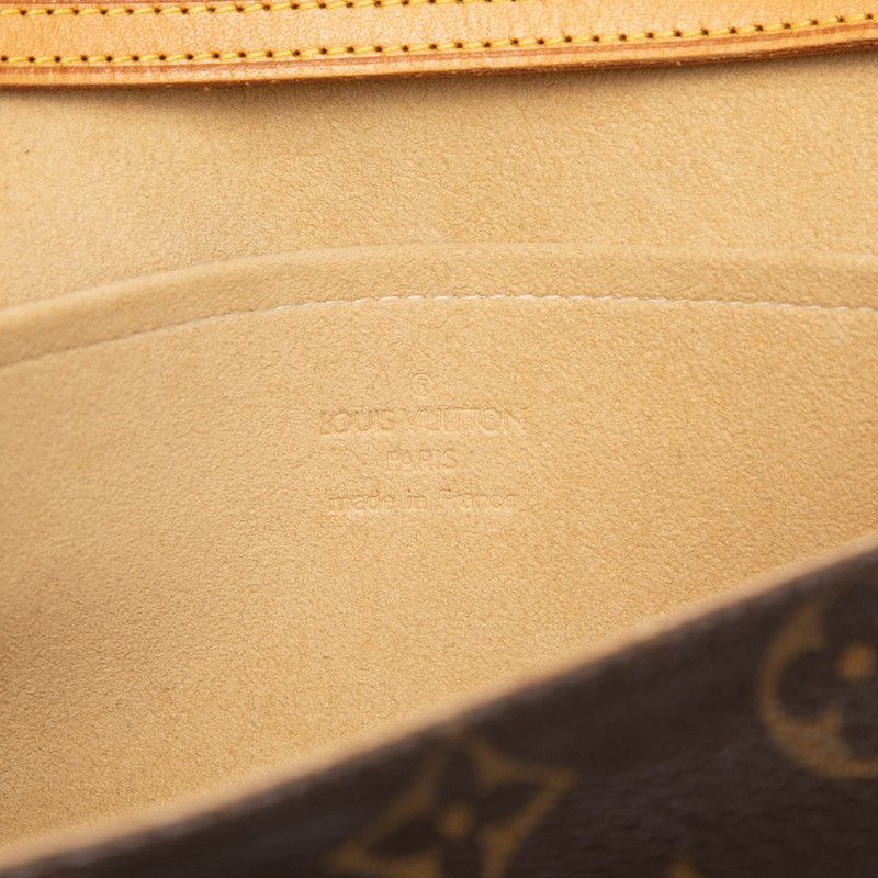 louis vuitton m51852 shoulder bag interior details