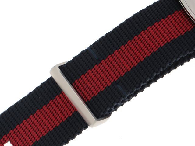 gucci 142.3/ya142304 navy watch condition details