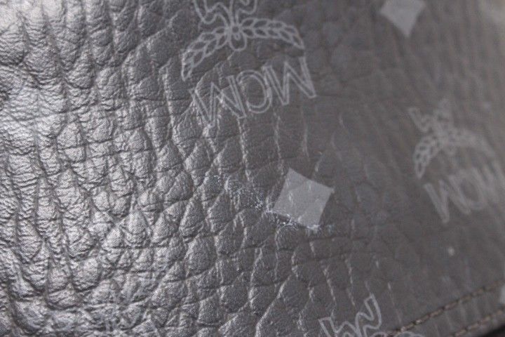 backpack markings and labels