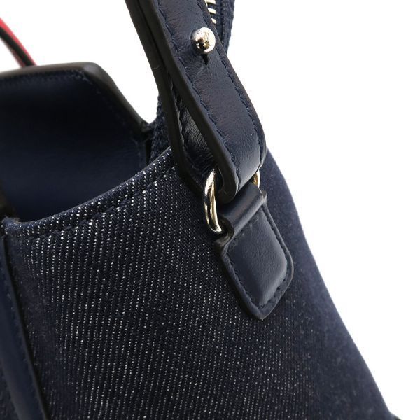 ferragamo au-21/f830 shoulder bag functional details