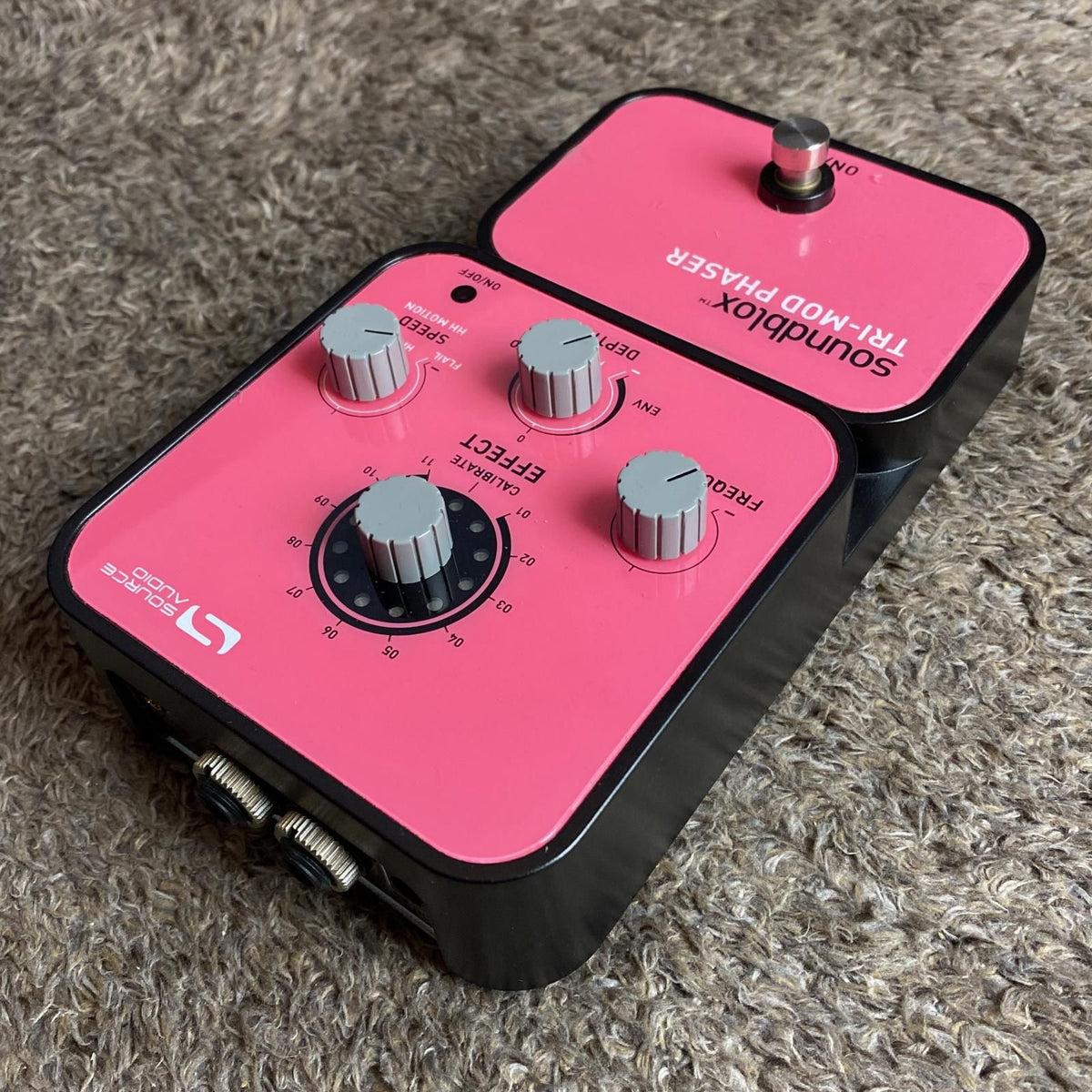 guitar effector front view