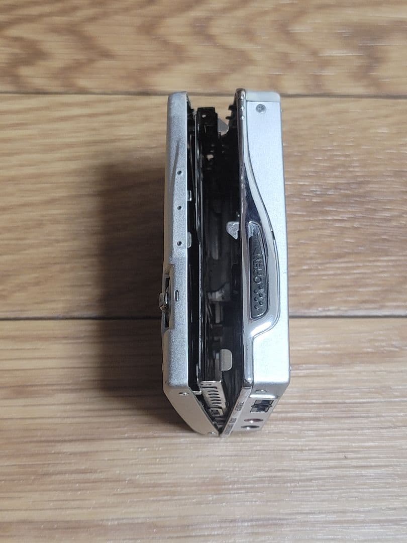 sharp md-mt66 minidisc player side view