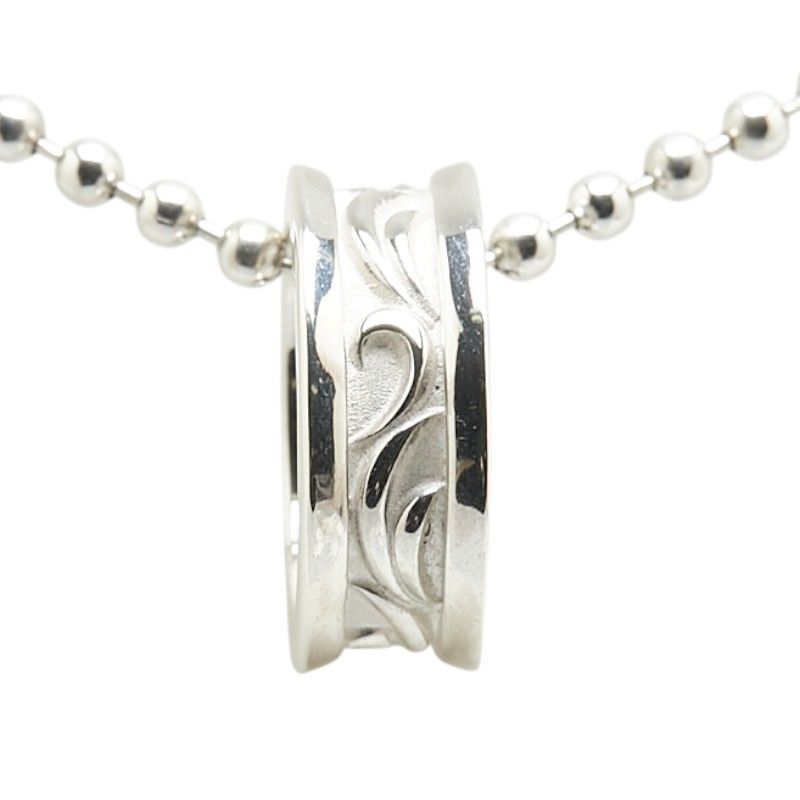 The Kiss Necklace