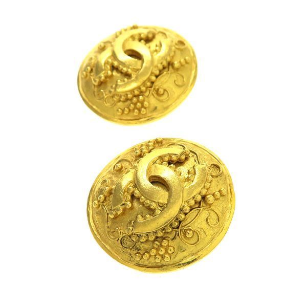 chanel earrings side view