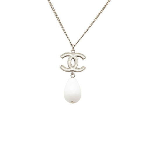 chanel b10a necklace front view