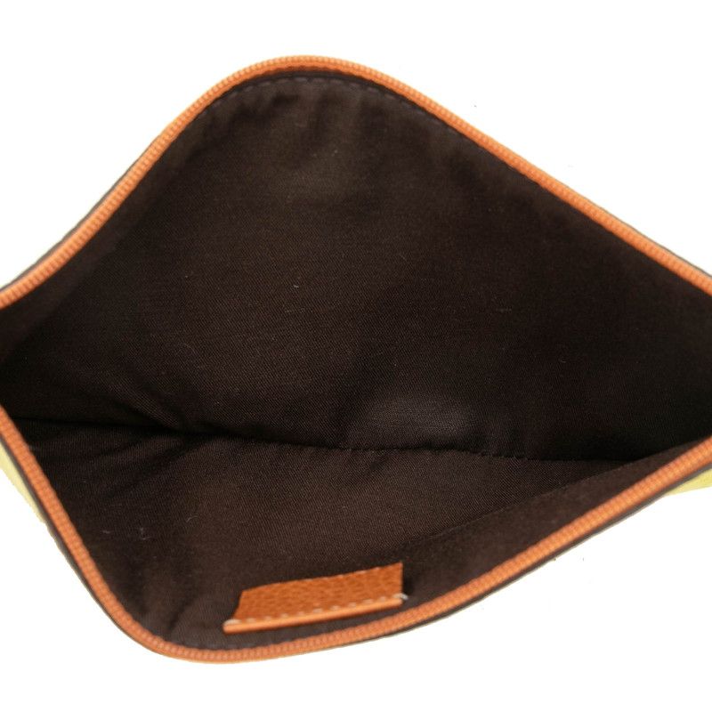 gucci pouch / clutch side view