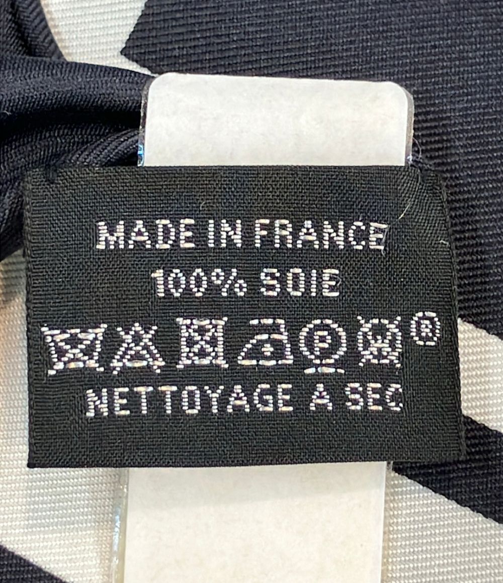 hermes scarf rear view