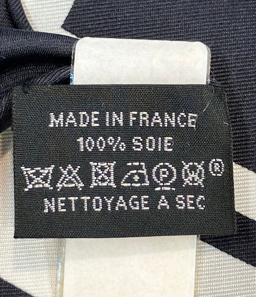 hermes scarf rear view