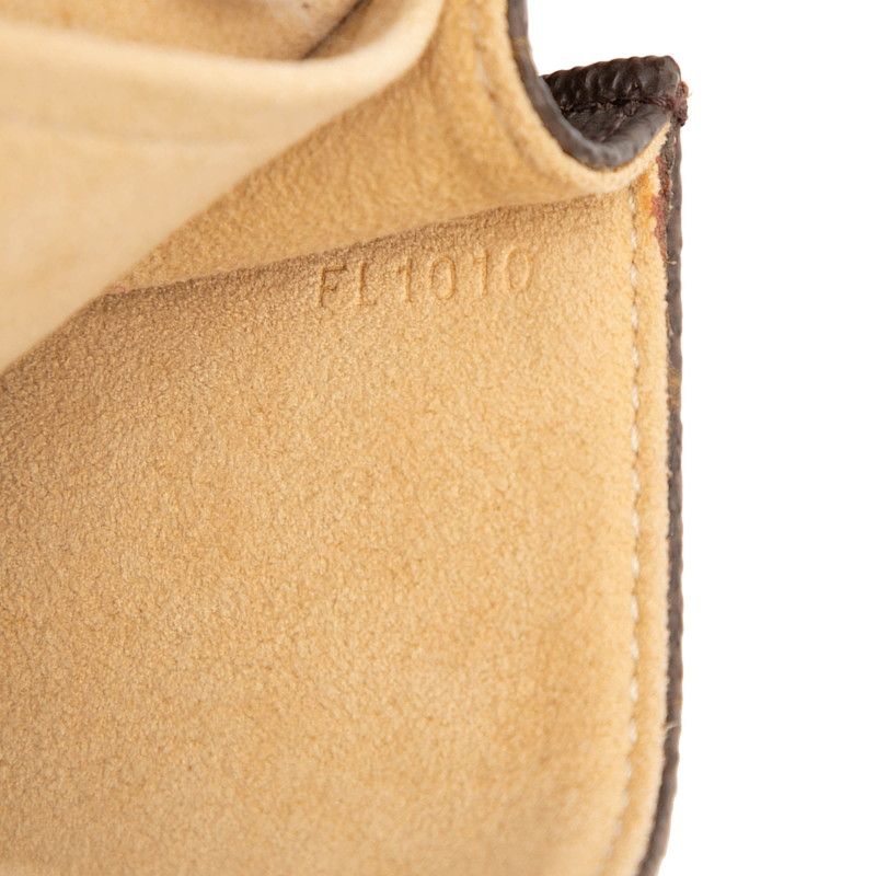 louis vuitton m51852 shoulder bag condition details
