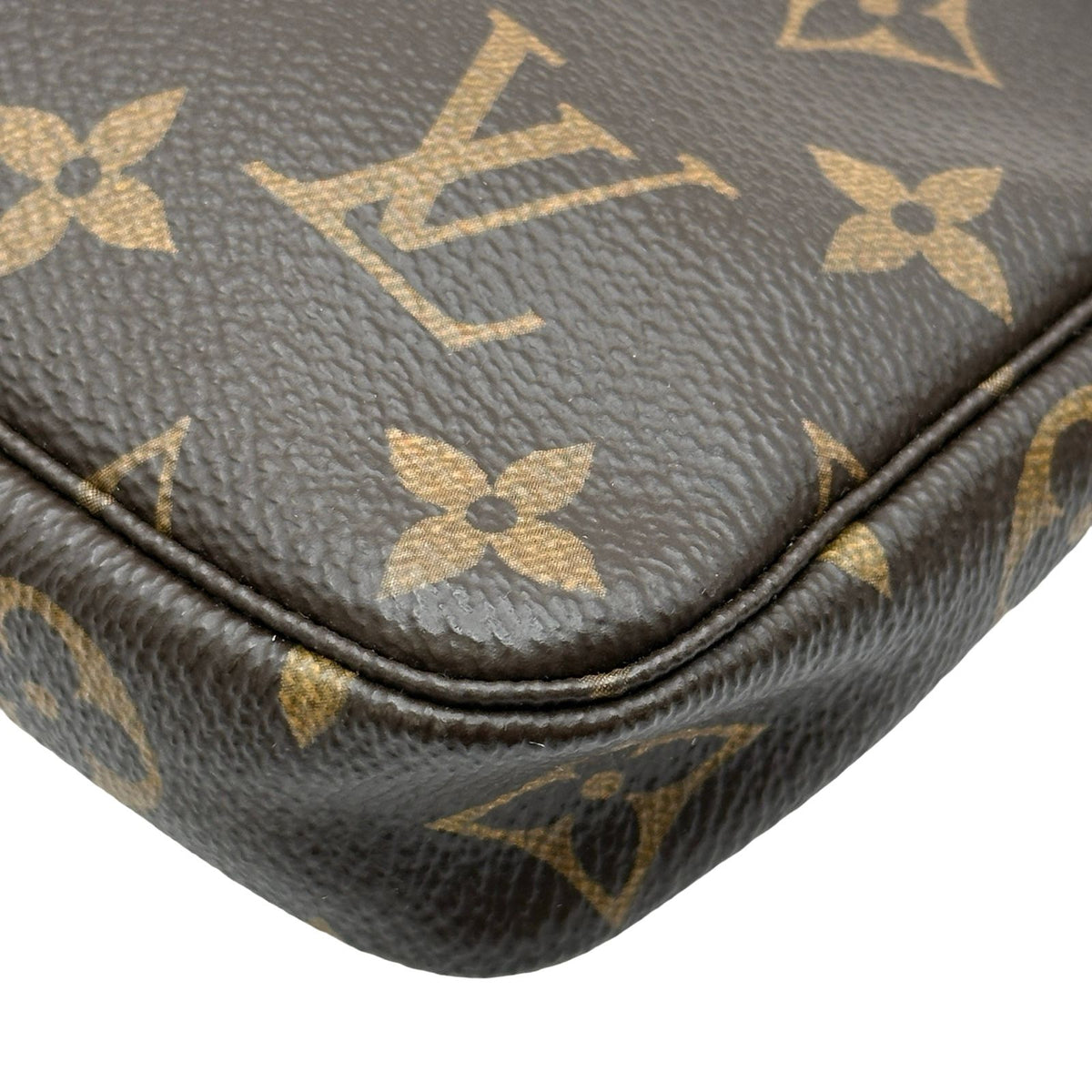 louis vuitton m58009 shoulder bag interior details