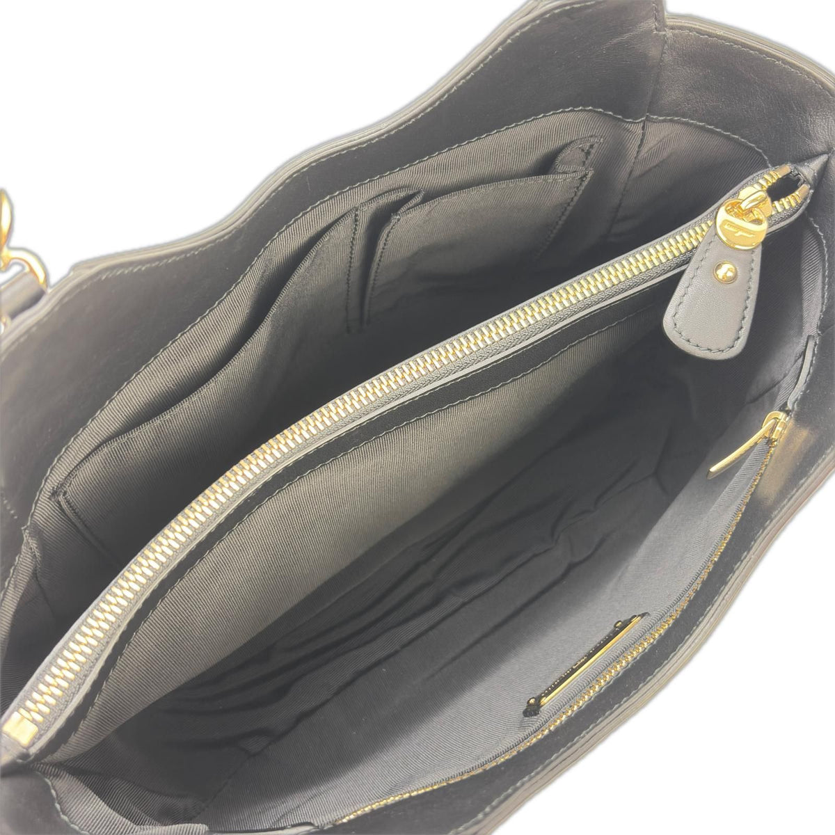 salvatore ferragamo fz-21-f077 handbag condition details
