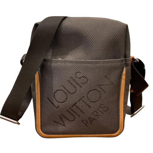 louis vuitton m93040 shoulder bag rear view