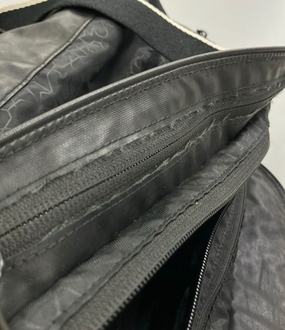 nike shoulder bag interior details