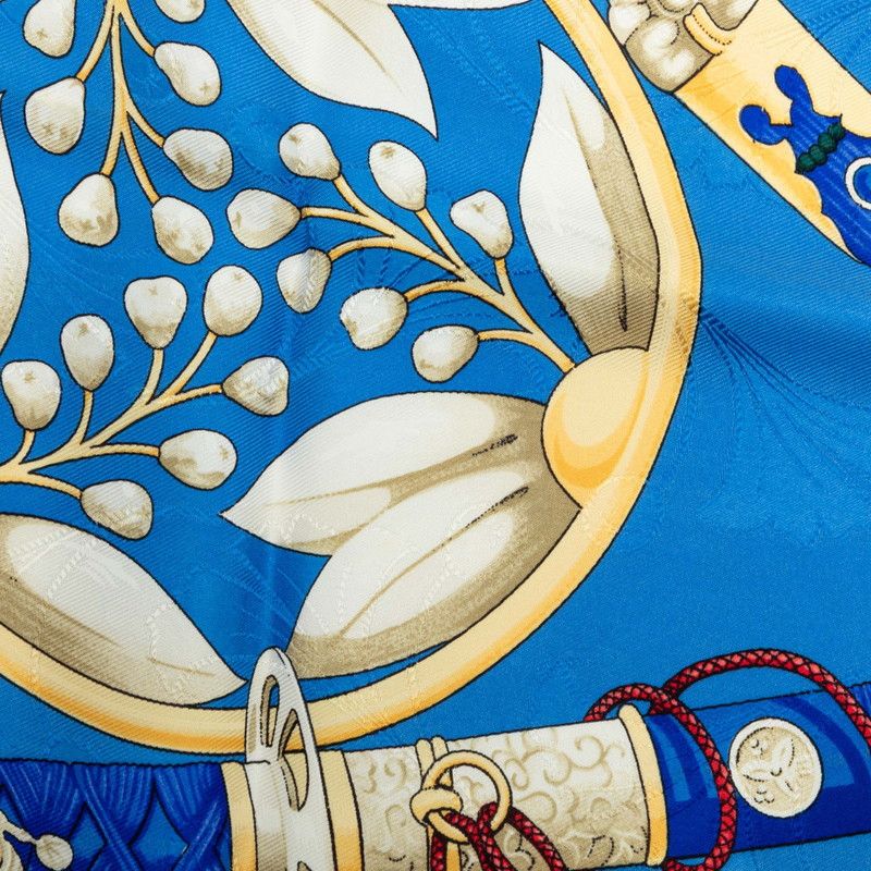 hermes scarf side view