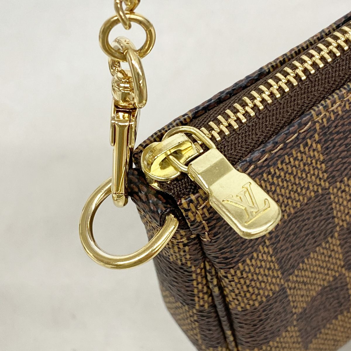 louis vuitton n58009 pouch / clutch functional details