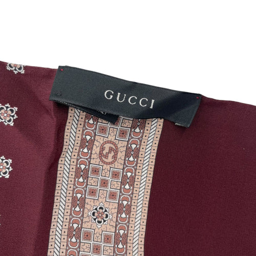 gucci scarf side view