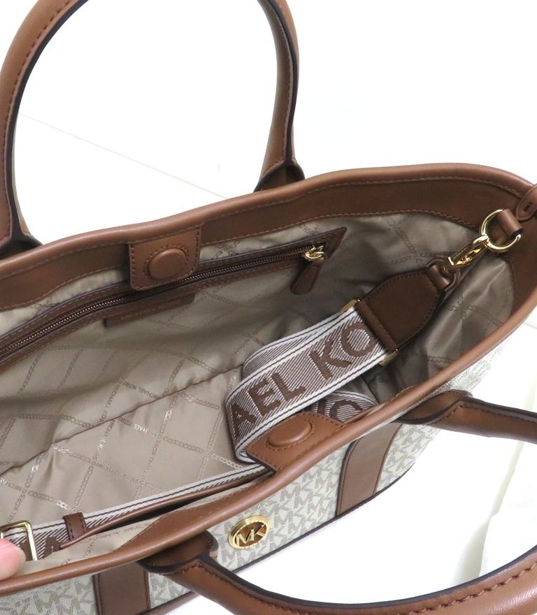 michael kors handbag functional details