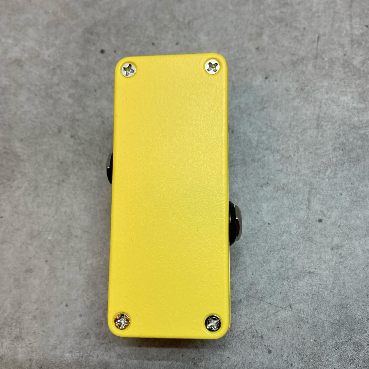 guitar effector front view
