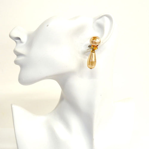 chanel earrings accessories included