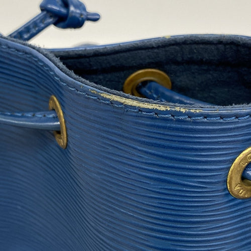 louis vuitton m44105 shoulder bag interior details