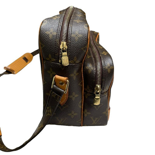 shoulder bag side view