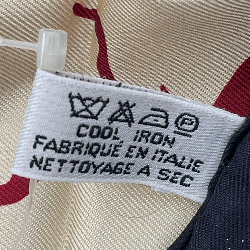 scarf interior details