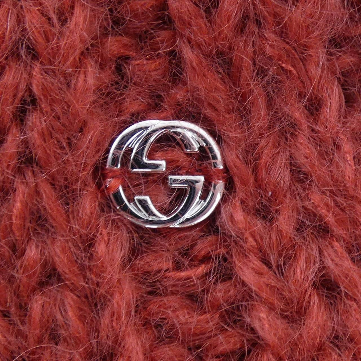 gucci scarf side view