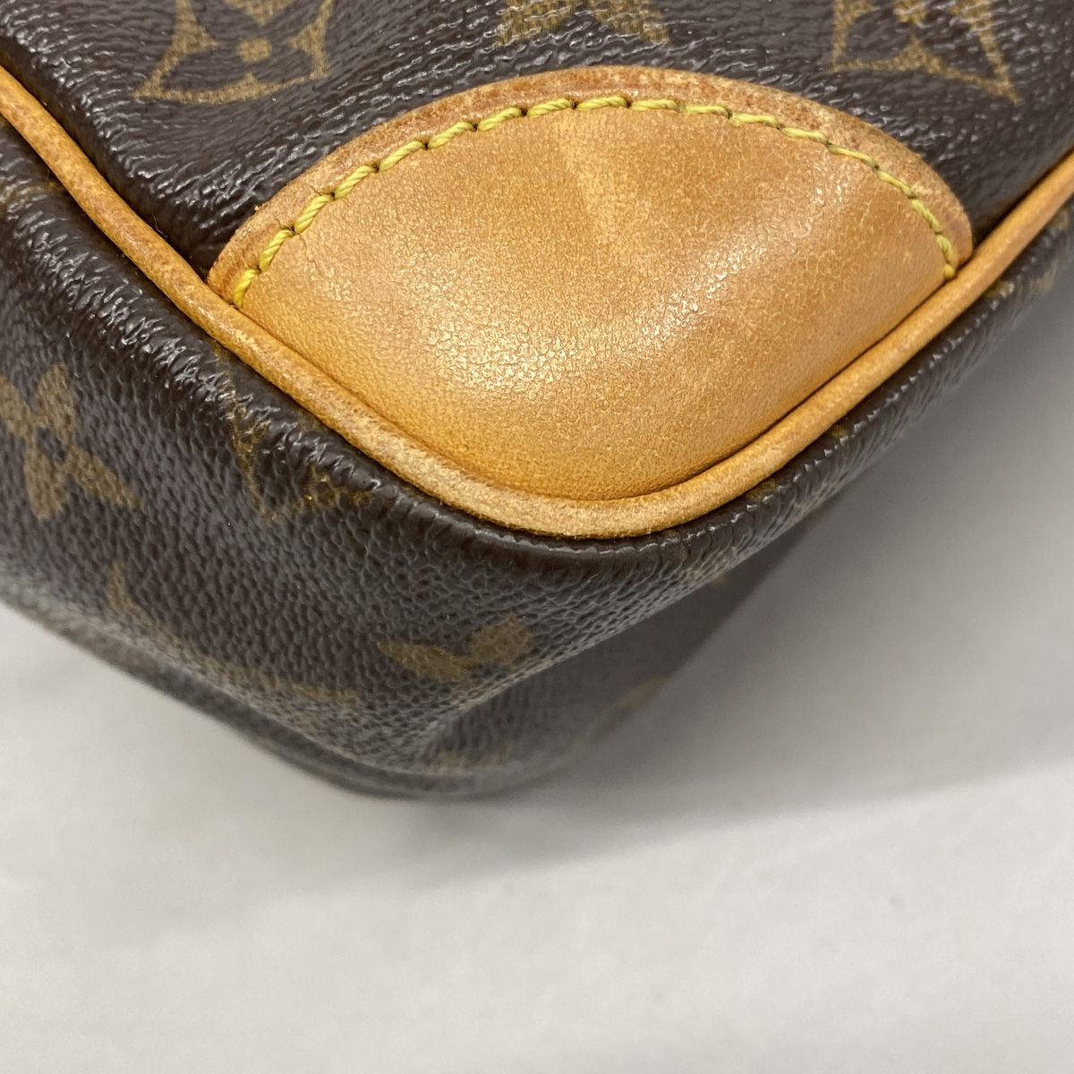 louis vuitton m45244 shoulder bag markings and labels