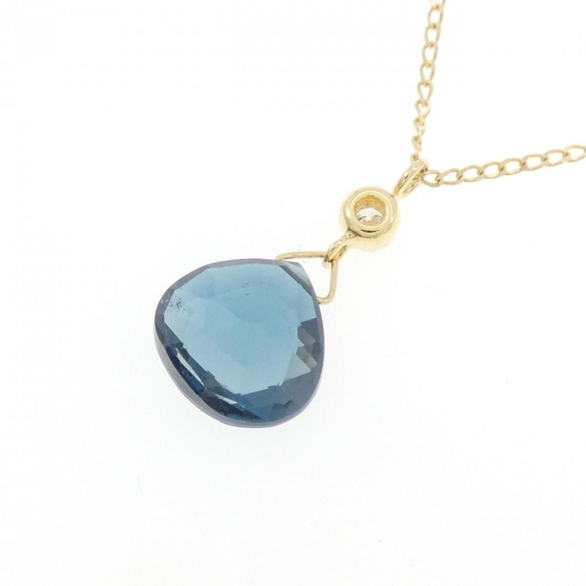 necklace side view