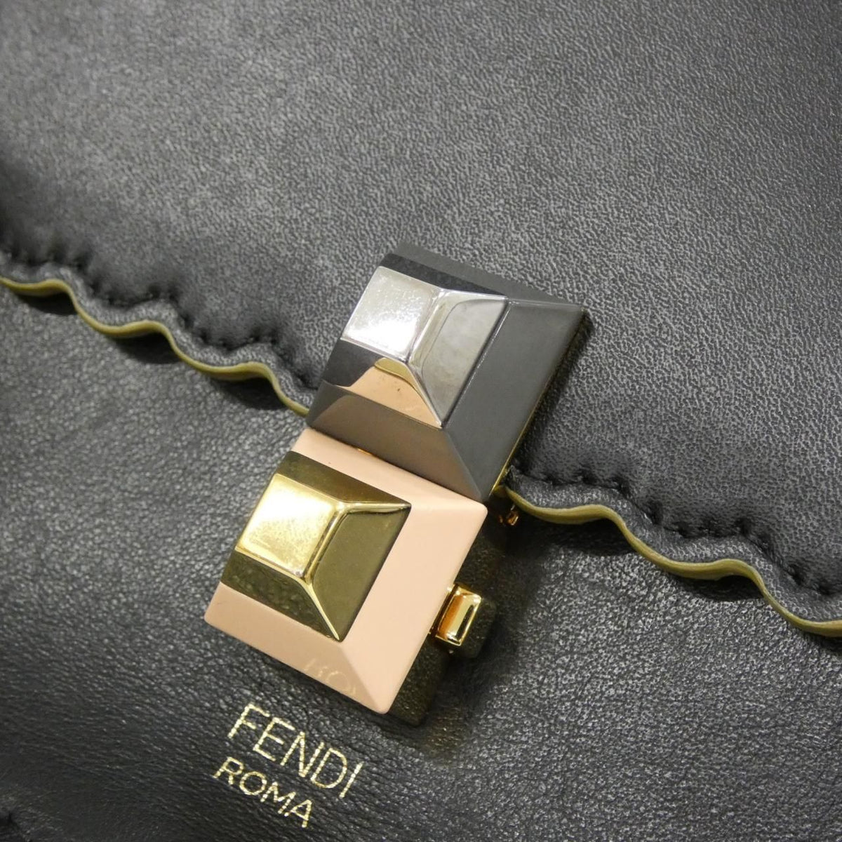 fendi 8m0381 handbag accessories included