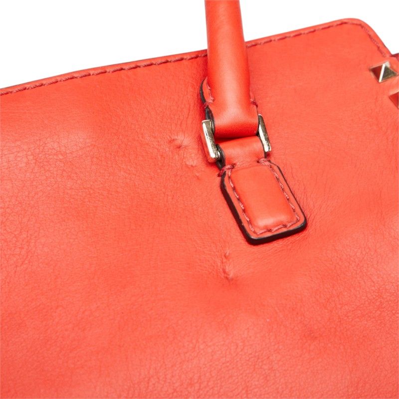 valentino handbag functional details