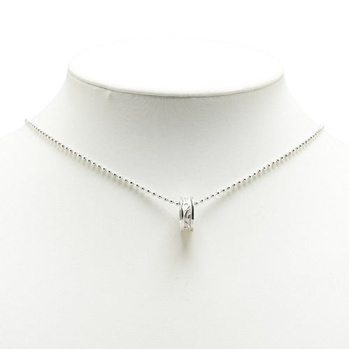 the kiss necklace interior details