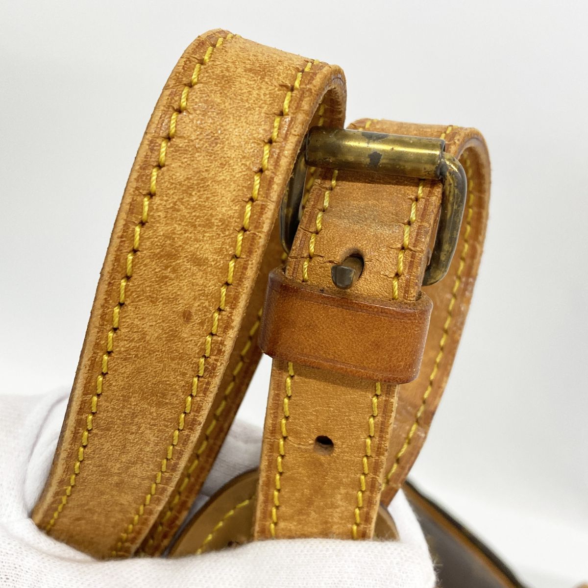 louis vuitton m42256 shoulder bag markings and labels